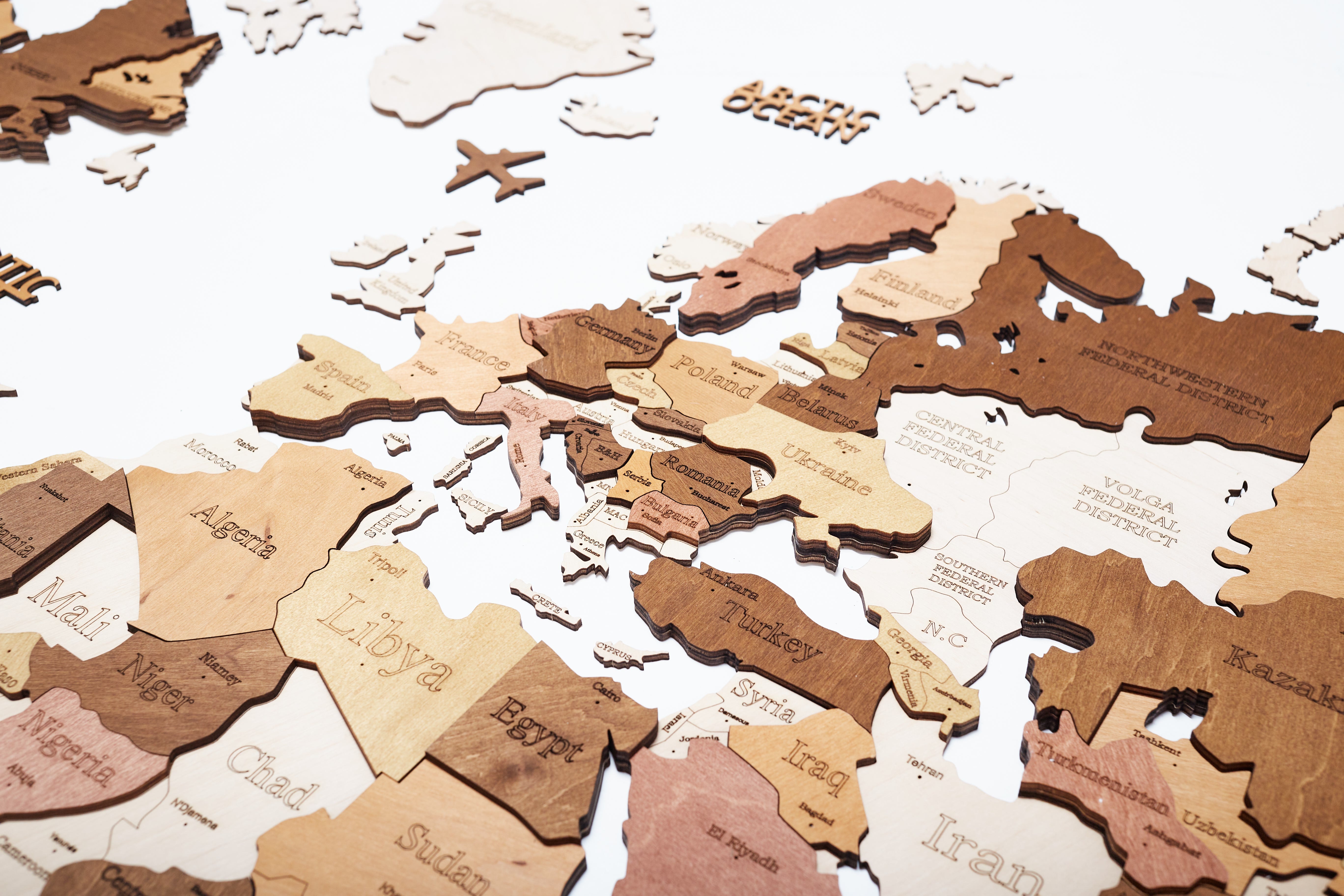 Weltkarte aus Holz – helle Holzfarben | Große Wanddekoration für Reiseliebhaber